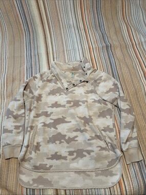 GreenTea Women's Beige Camo Crewneck Pullover Sweater